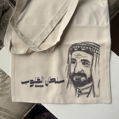 35 cm x 45 cm canvas tote bag with a sublimation-printed design, durable and washable. Ideal for everyday use, with slight variations in color and design size. Frequent washing may cause fading over time.